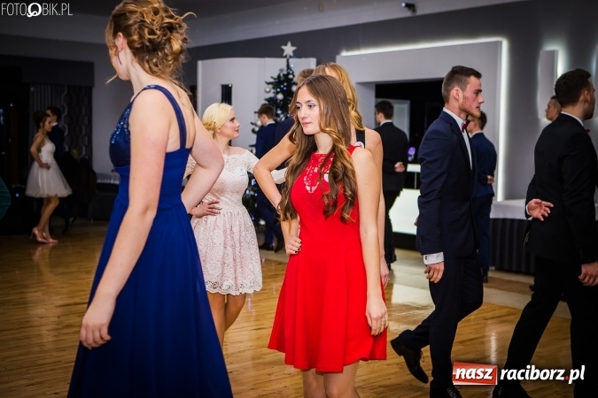 Zdjęcie w galerii na portalu naszraciborz.pl: Bal maturalny CKZiU nr 1 Budowlanka - uczniowie bawią się w Tworkowie w Bravo wiadomości z regionu