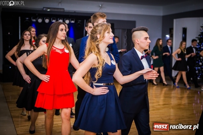 Zdjęcie w galerii na portalu naszraciborz.pl: Bal maturalny CKZiU nr 1 Budowlanka - uczniowie bawią się w Tworkowie w Bravo wiadomości z regionu