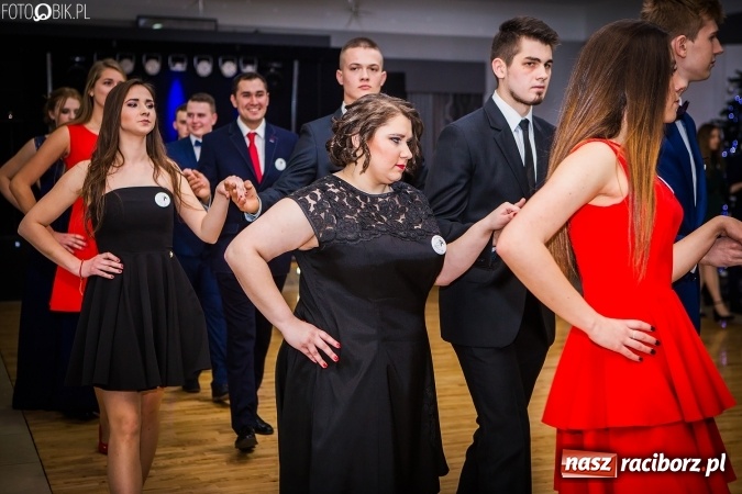 Zdjęcie w galerii na portalu naszraciborz.pl: Bal maturalny CKZiU nr 1 Budowlanka - uczniowie bawią się w Tworkowie w Bravo wiadomości z regionu