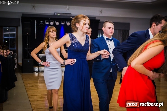 Zdjęcie w galerii na portalu naszraciborz.pl: Bal maturalny CKZiU nr 1 Budowlanka - uczniowie bawią się w Tworkowie w Bravo wiadomości z regionu