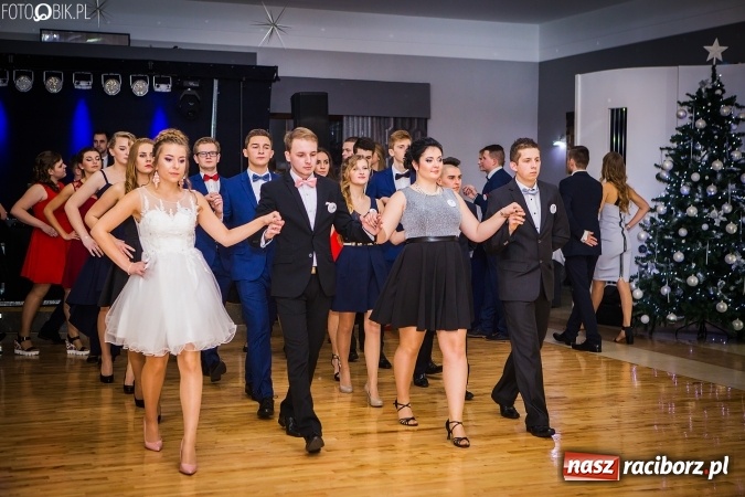 Zdjęcie w galerii na portalu naszraciborz.pl: Bal maturalny CKZiU nr 1 Budowlanka - uczniowie bawią się w Tworkowie w Bravo wiadomości z regionu