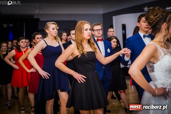 Zdjęcie w galerii na portalu naszraciborz.pl: Bal maturalny CKZiU nr 1 Budowlanka - uczniowie bawią się w Tworkowie w Bravo wiadomości z regionu
