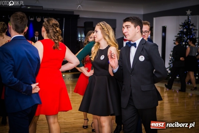 Zdjęcie w galerii na portalu naszraciborz.pl: Bal maturalny CKZiU nr 1 Budowlanka - uczniowie bawią się w Tworkowie w Bravo wiadomości z regionu