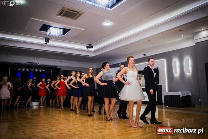 Zdjęcie w galerii na portalu naszraciborz.pl: Bal maturalny CKZiU nr 1 Budowlanka - uczniowie bawią się w Tworkowie w Bravo wiadomości z regionu