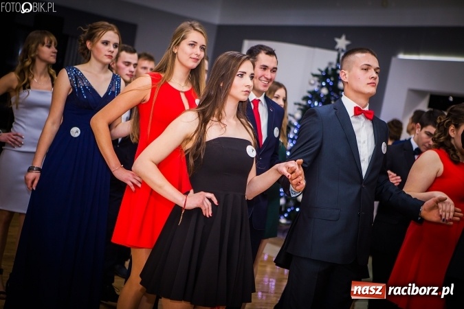 Zdjęcie w galerii na portalu naszraciborz.pl: Bal maturalny CKZiU nr 1 Budowlanka - uczniowie bawią się w Tworkowie w Bravo wiadomości z regionu