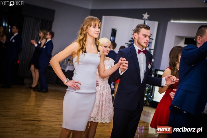Zdjęcie w galerii na portalu naszraciborz.pl: Bal maturalny CKZiU nr 1 Budowlanka - uczniowie bawią się w Tworkowie w Bravo wiadomości z regionu