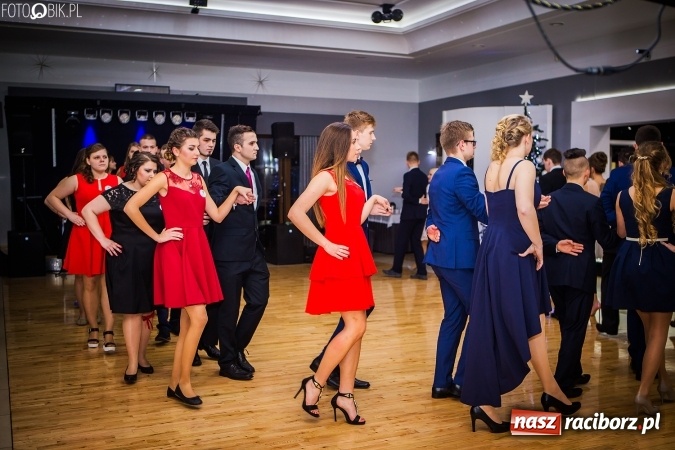 Zdjęcie w galerii na portalu naszraciborz.pl: Bal maturalny CKZiU nr 1 Budowlanka - uczniowie bawią się w Tworkowie w Bravo wiadomości z regionu