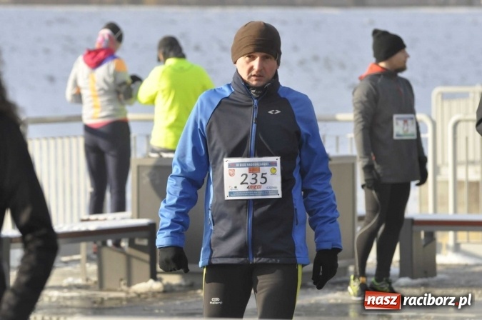 Zdjęcie w galerii na portalu naszraciborz.pl: III Bieg Nadodrzański. Mróz niestraszny biegaczom. Złoto dla Łukasza Skwareckiego  wiadomości z regionu