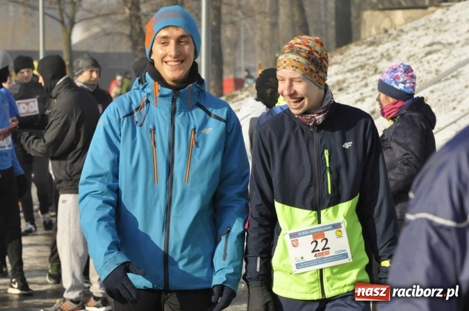 Zdjęcie w galerii na portalu naszraciborz.pl: III Bieg Nadodrzański. Mróz niestraszny biegaczom. Złoto dla Łukasza Skwareckiego  wiadomości z regionu