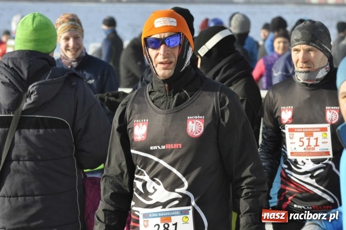 Zdjęcie w galerii na portalu naszraciborz.pl: III Bieg Nadodrzański. Mróz niestraszny biegaczom. Złoto dla Łukasza Skwareckiego  wiadomości z regionu