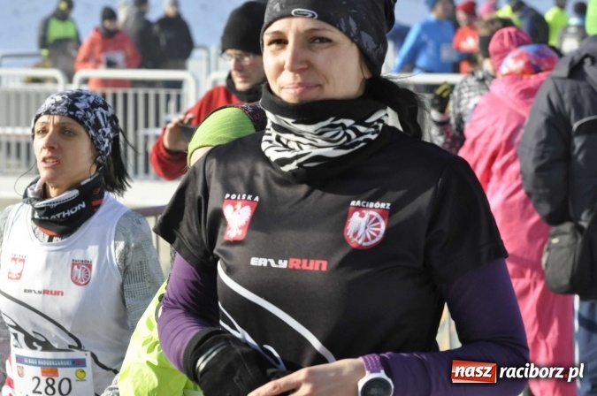 Zdjęcie w galerii na portalu naszraciborz.pl: III Bieg Nadodrzański. Mróz niestraszny biegaczom. Złoto dla Łukasza Skwareckiego  wiadomości z regionu