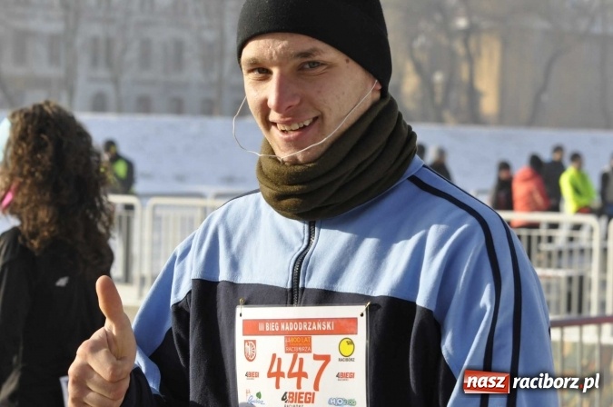Zdjęcie w galerii na portalu naszraciborz.pl: III Bieg Nadodrzański. Mróz niestraszny biegaczom. Złoto dla Łukasza Skwareckiego  wiadomości z regionu