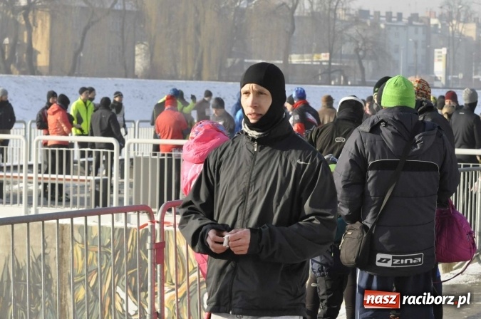 Zdjęcie w galerii na portalu naszraciborz.pl: III Bieg Nadodrzański. Mróz niestraszny biegaczom. Złoto dla Łukasza Skwareckiego  wiadomości z regionu