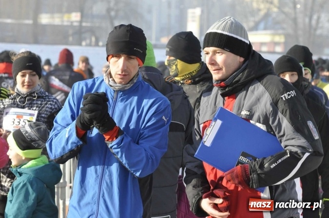 Zdjęcie w galerii na portalu naszraciborz.pl: III Bieg Nadodrzański. Mróz niestraszny biegaczom. Złoto dla Łukasza Skwareckiego  wiadomości z regionu