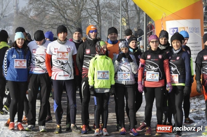 Zdjęcie w galerii na portalu naszraciborz.pl: III Bieg Nadodrzański. Mróz niestraszny biegaczom. Złoto dla Łukasza Skwareckiego  wiadomości z regionu