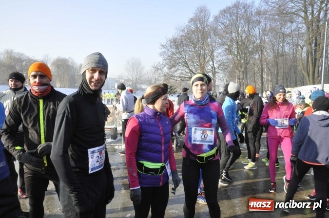 Zdjęcie w galerii na portalu naszraciborz.pl: III Bieg Nadodrzański. Mróz niestraszny biegaczom. Złoto dla Łukasza Skwareckiego  wiadomości z regionu