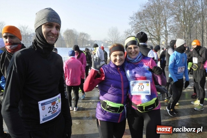 Zdjęcie w galerii na portalu naszraciborz.pl: III Bieg Nadodrzański. Mróz niestraszny biegaczom. Złoto dla Łukasza Skwareckiego  wiadomości z regionu