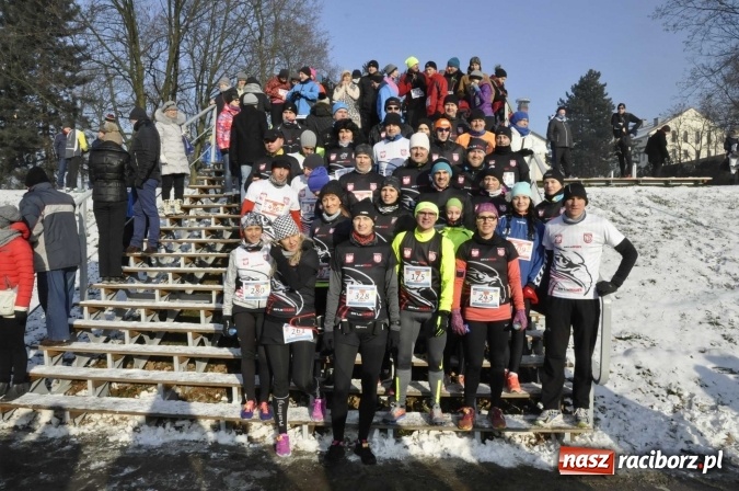 Zdjęcie w galerii na portalu naszraciborz.pl: III Bieg Nadodrzański. Mróz niestraszny biegaczom. Złoto dla Łukasza Skwareckiego  wiadomości z regionu