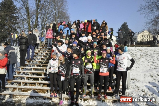 Zdjęcie w galerii na portalu naszraciborz.pl: III Bieg Nadodrzański. Mróz niestraszny biegaczom. Złoto dla Łukasza Skwareckiego  wiadomości z regionu