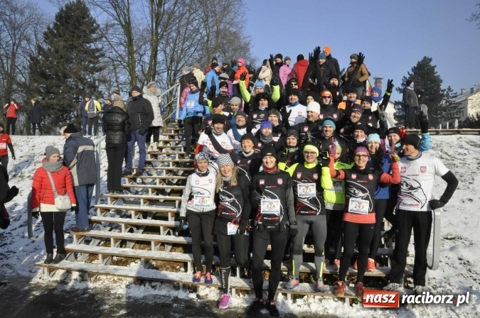 Zdjęcie w galerii na portalu naszraciborz.pl: III Bieg Nadodrzański. Mróz niestraszny biegaczom. Złoto dla Łukasza Skwareckiego  wiadomości z regionu