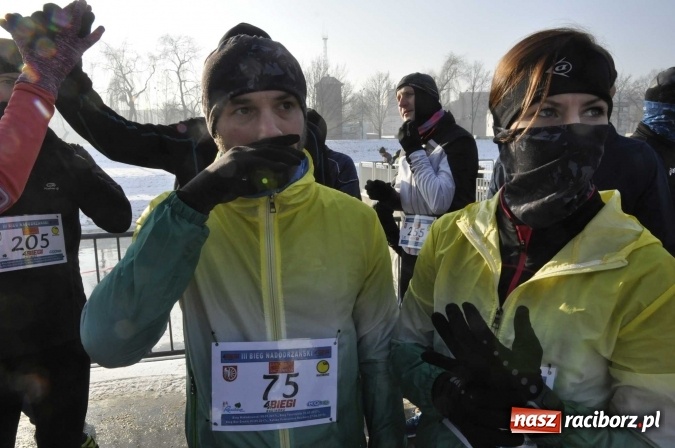 Zdjęcie w galerii na portalu naszraciborz.pl: III Bieg Nadodrzański. Mróz niestraszny biegaczom. Złoto dla Łukasza Skwareckiego  wiadomości z regionu