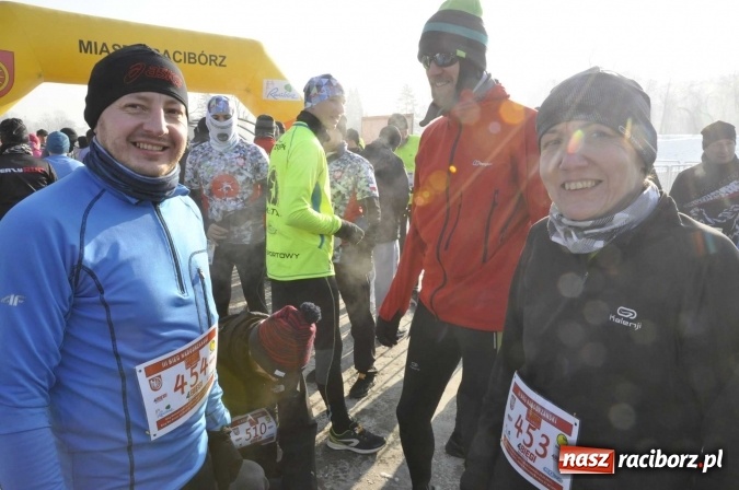 Zdjęcie w galerii na portalu naszraciborz.pl: III Bieg Nadodrzański. Mróz niestraszny biegaczom. Złoto dla Łukasza Skwareckiego  wiadomości z regionu