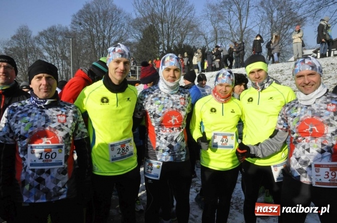 Zdjęcie w galerii na portalu naszraciborz.pl: III Bieg Nadodrzański. Mróz niestraszny biegaczom. Złoto dla Łukasza Skwareckiego  wiadomości z regionu