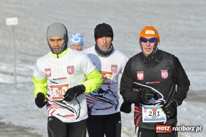Zdjęcie w galerii na portalu naszraciborz.pl: III Bieg Nadodrzański. Mróz niestraszny biegaczom. Złoto dla Łukasza Skwareckiego  wiadomości z regionu