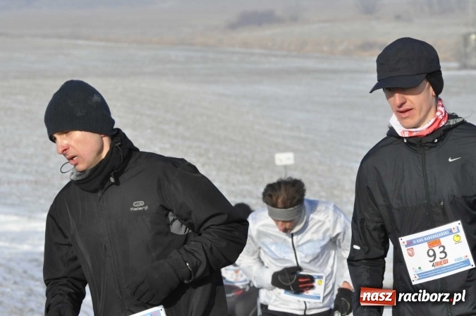 Zdjęcie w galerii na portalu naszraciborz.pl: III Bieg Nadodrzański. Mróz niestraszny biegaczom. Złoto dla Łukasza Skwareckiego  wiadomości z regionu