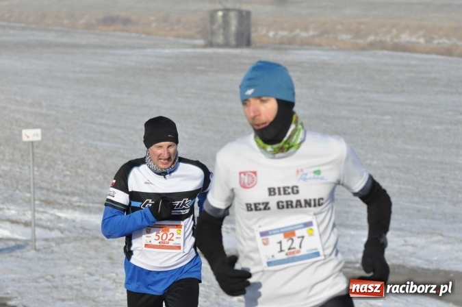 Zdjęcie w galerii na portalu naszraciborz.pl: III Bieg Nadodrzański. Mróz niestraszny biegaczom. Złoto dla Łukasza Skwareckiego  wiadomości z regionu