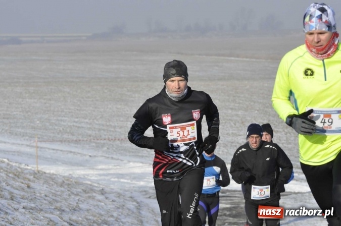 Zdjęcie w galerii na portalu naszraciborz.pl: III Bieg Nadodrzański. Mróz niestraszny biegaczom. Złoto dla Łukasza Skwareckiego  wiadomości z regionu