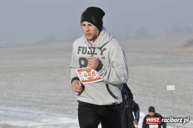 Zdjęcie w galerii na portalu naszraciborz.pl: III Bieg Nadodrzański. Mróz niestraszny biegaczom. Złoto dla Łukasza Skwareckiego  wiadomości z regionu