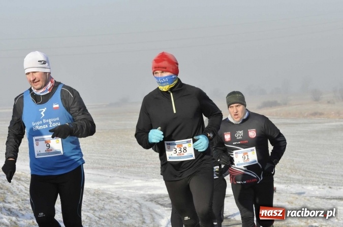 Zdjęcie w galerii na portalu naszraciborz.pl: III Bieg Nadodrzański. Mróz niestraszny biegaczom. Złoto dla Łukasza Skwareckiego  wiadomości z regionu