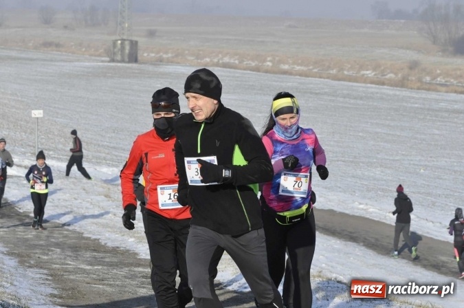 Zdjęcie w galerii na portalu naszraciborz.pl: III Bieg Nadodrzański. Mróz niestraszny biegaczom. Złoto dla Łukasza Skwareckiego  wiadomości z regionu