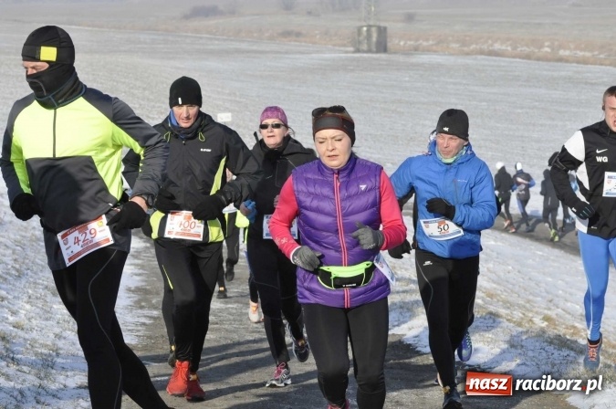 Zdjęcie w galerii na portalu naszraciborz.pl: III Bieg Nadodrzański. Mróz niestraszny biegaczom. Złoto dla Łukasza Skwareckiego  wiadomości z regionu