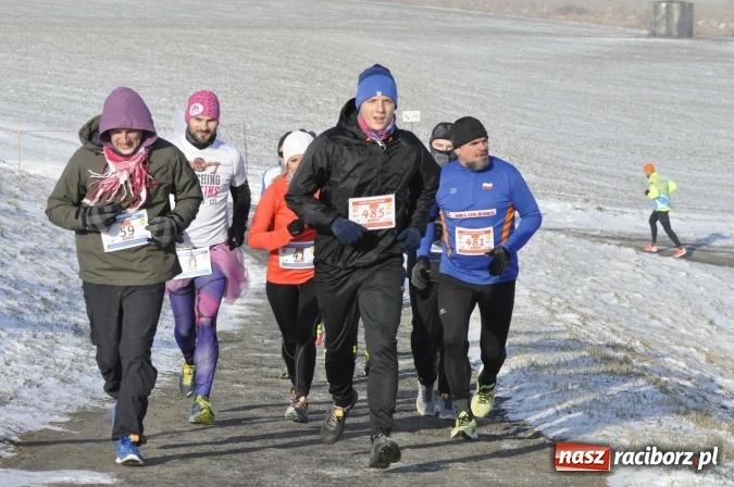 Zdjęcie w galerii na portalu naszraciborz.pl: III Bieg Nadodrzański. Mróz niestraszny biegaczom. Złoto dla Łukasza Skwareckiego  wiadomości z regionu