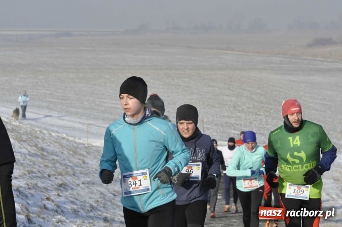 Zdjęcie w galerii na portalu naszraciborz.pl: III Bieg Nadodrzański. Mróz niestraszny biegaczom. Złoto dla Łukasza Skwareckiego  wiadomości z regionu