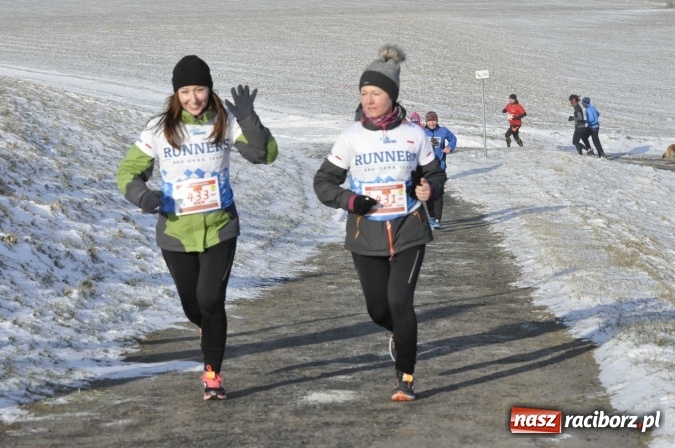 Zdjęcie w galerii na portalu naszraciborz.pl: III Bieg Nadodrzański. Mróz niestraszny biegaczom. Złoto dla Łukasza Skwareckiego  wiadomości z regionu