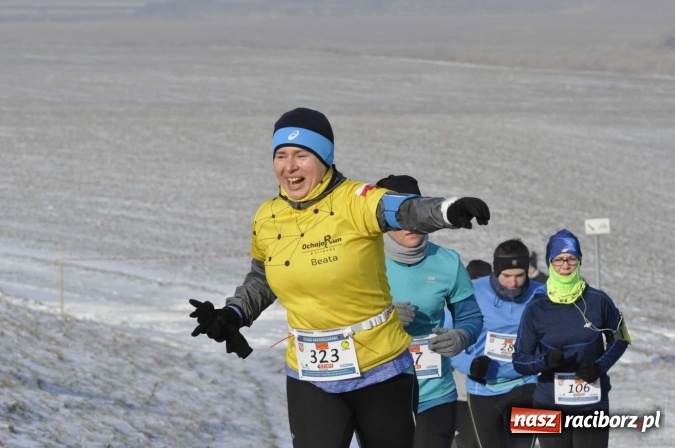 Zdjęcie w galerii na portalu naszraciborz.pl: III Bieg Nadodrzański. Mróz niestraszny biegaczom. Złoto dla Łukasza Skwareckiego  wiadomości z regionu