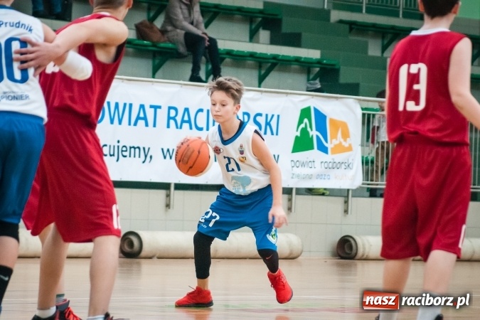 Zdjęcie w galerii na portalu naszraciborz.pl: Zmagania młodych koszykarzy Ofensywy w Arenie Rafako wiadomości z regionu