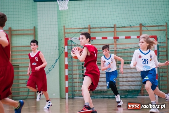 Zdjęcie w galerii na portalu naszraciborz.pl: Zmagania młodych koszykarzy Ofensywy w Arenie Rafako wiadomości z regionu