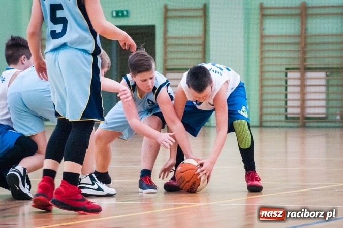 Zdjęcie w galerii na portalu naszraciborz.pl: Zmagania młodych koszykarzy Ofensywy w Arenie Rafako wiadomości z regionu