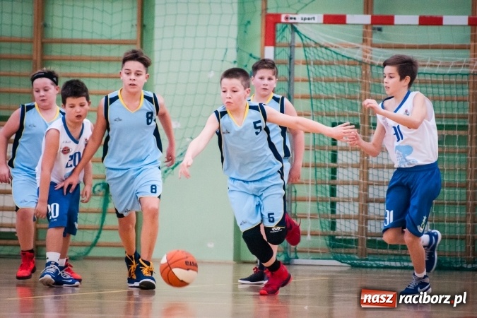 Zdjęcie w galerii na portalu naszraciborz.pl: Zmagania młodych koszykarzy Ofensywy w Arenie Rafako wiadomości z regionu