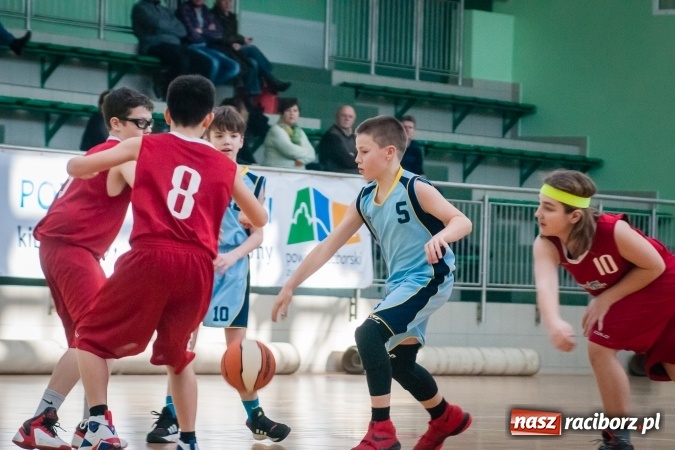 Zdjęcie w galerii na portalu naszraciborz.pl: Zmagania młodych koszykarzy Ofensywy w Arenie Rafako wiadomości z regionu