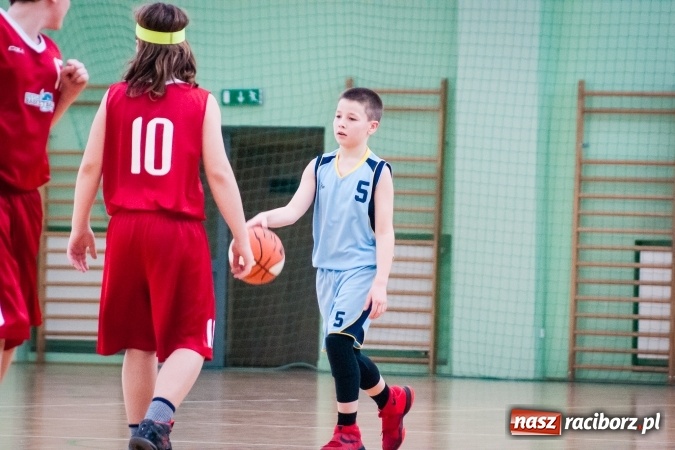 Zdjęcie w galerii na portalu naszraciborz.pl: Zmagania młodych koszykarzy Ofensywy w Arenie Rafako wiadomości z regionu