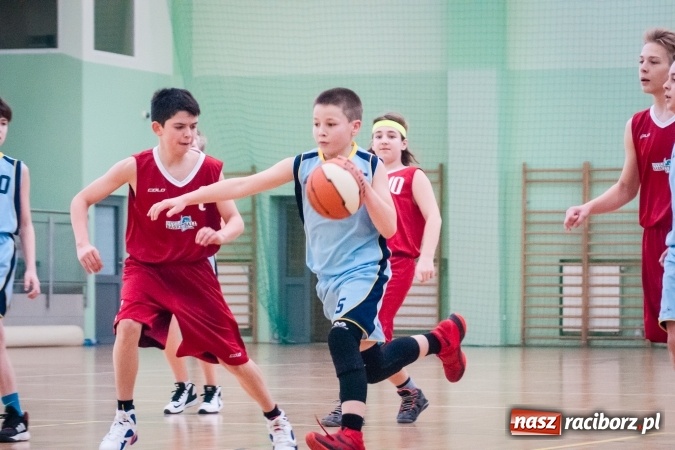 Zdjęcie w galerii na portalu naszraciborz.pl: Zmagania młodych koszykarzy Ofensywy w Arenie Rafako wiadomości z regionu
