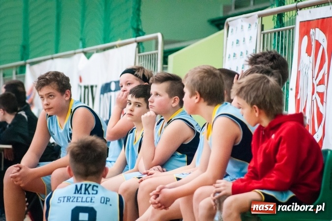 Zdjęcie w galerii na portalu naszraciborz.pl: Zmagania młodych koszykarzy Ofensywy w Arenie Rafako wiadomości z regionu