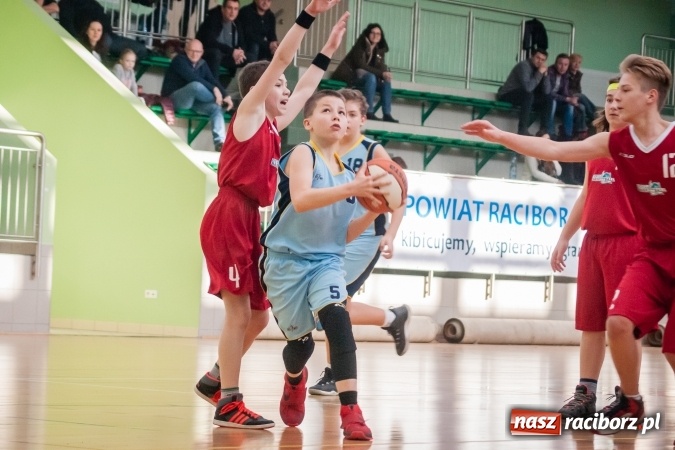 Zdjęcie w galerii na portalu naszraciborz.pl: Zmagania młodych koszykarzy Ofensywy w Arenie Rafako wiadomości z regionu