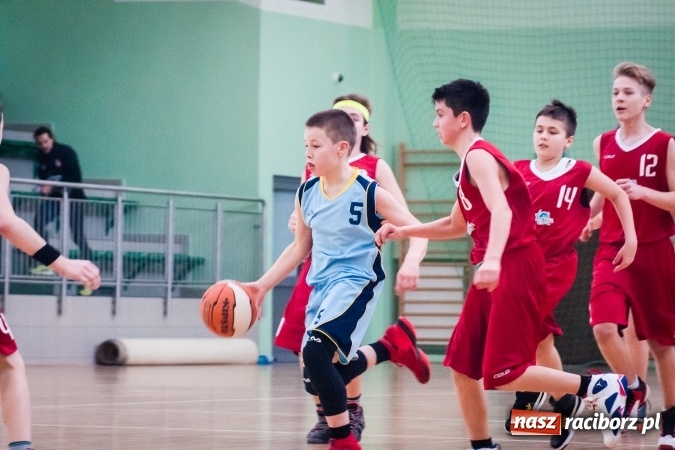 Zdjęcie w galerii na portalu naszraciborz.pl: Zmagania młodych koszykarzy Ofensywy w Arenie Rafako wiadomości z regionu
