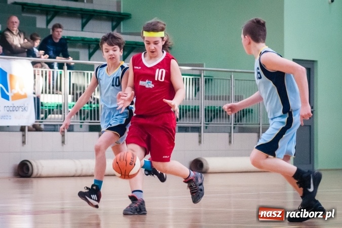 Zdjęcie w galerii na portalu naszraciborz.pl: Zmagania młodych koszykarzy Ofensywy w Arenie Rafako wiadomości z regionu